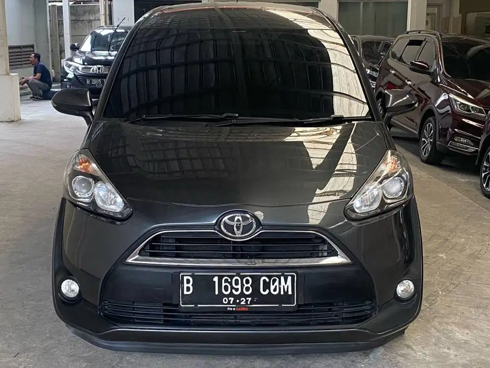 Toyota Sienta V AT 2017 Abu-abu PREMIUM B1698COM