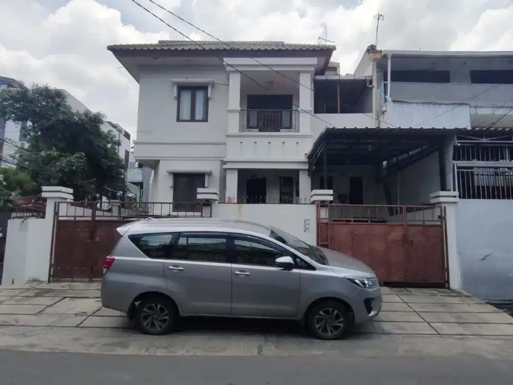 Dijual Rumah Hoek 2,5 Lantai Area Gajah Mada Jakarta Barat