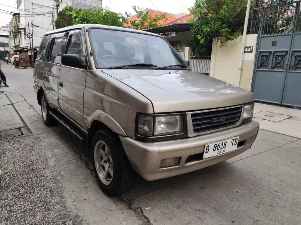 Isuzu Panther Hi Grade