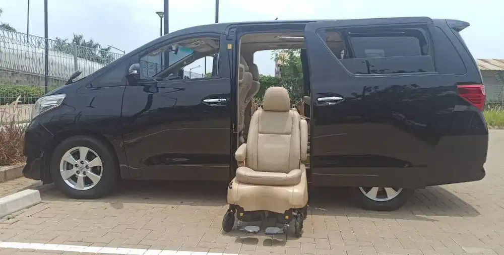 Alphard 2.4At Welcab 2011/2012 hitam
