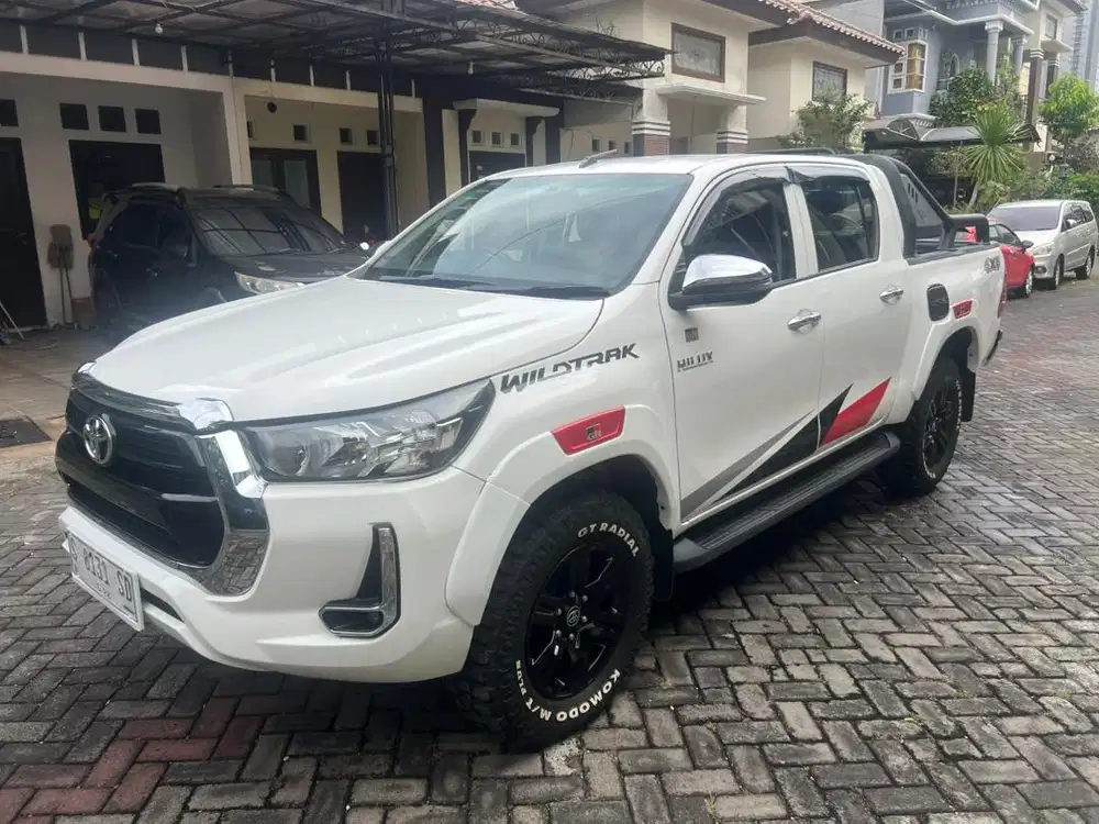 Hilux DC G manual 2023
