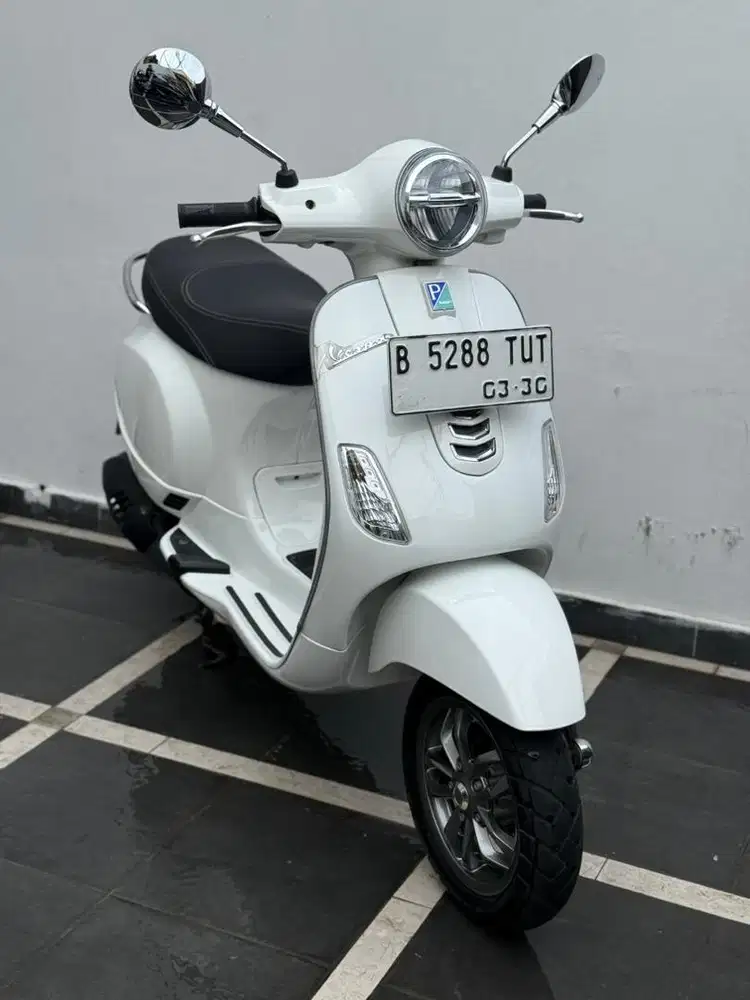 Vespa Lx 125 Iget 2025 (km 3rb perak)
