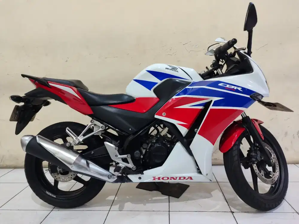 CBR 150R 2016 istimewa mulus terawat siap pakai...