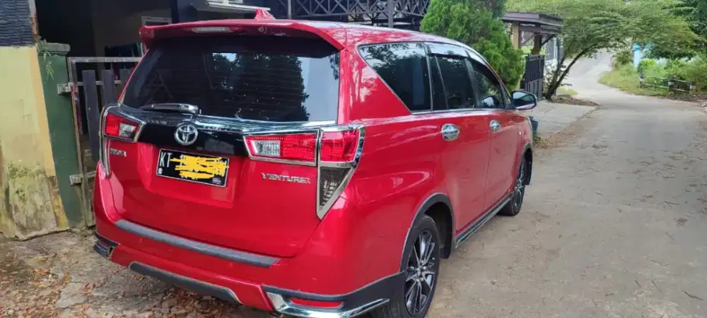 Dijual Innova Venturer 2.0 Matic 2017