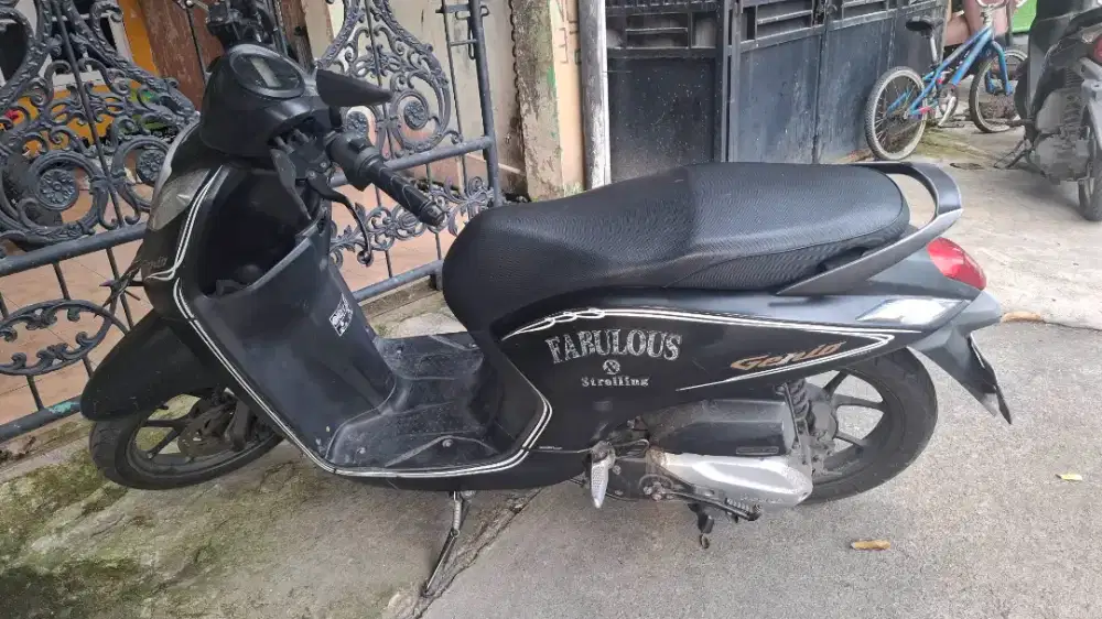 Honda genio hitam