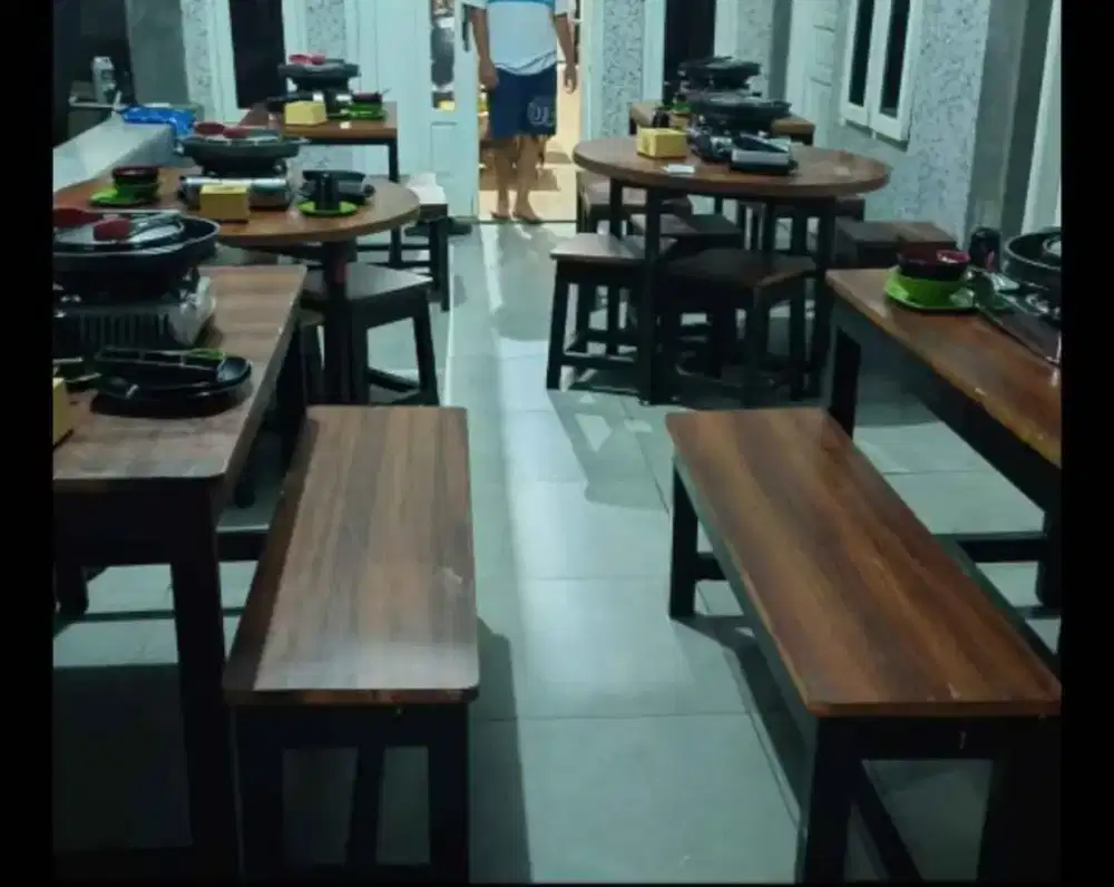 Jual meja makan 1 set isi 4 kursi