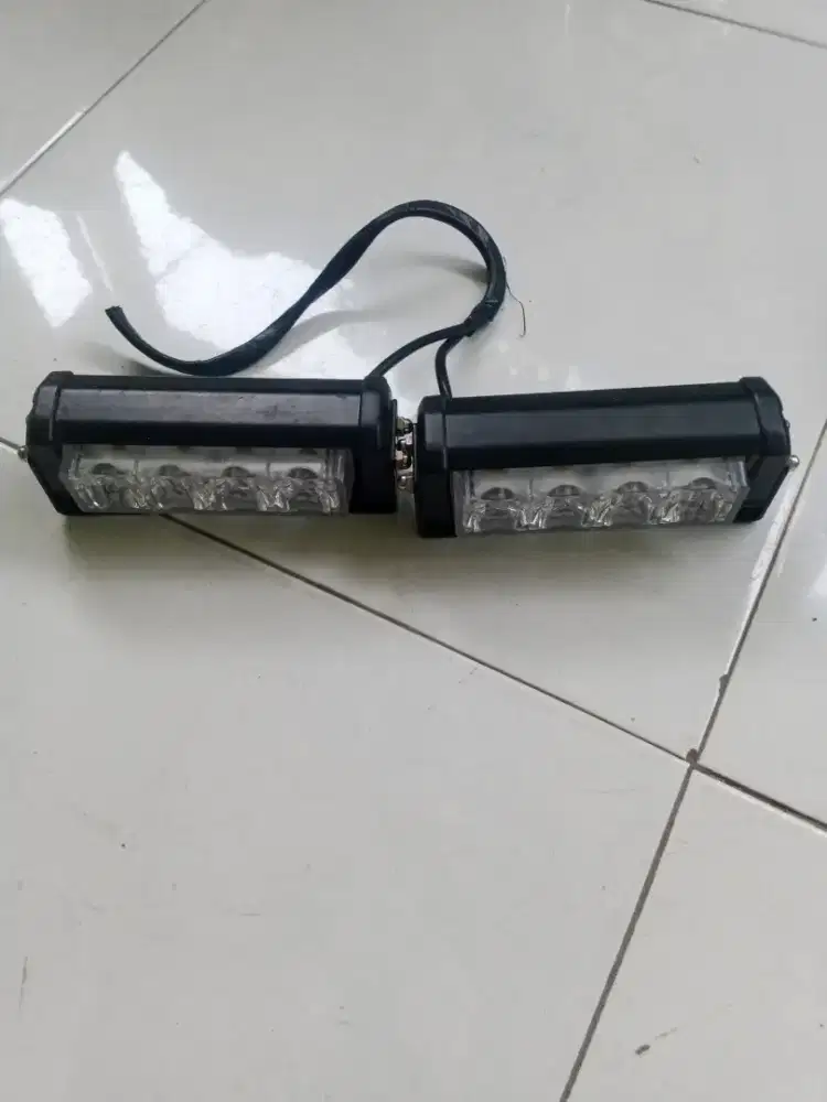 Lampu  warna biru