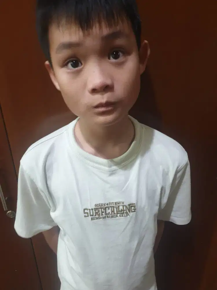 Pengasuh pria tidak merokok tinggal dalam sim C  dampingi anak cowo 12