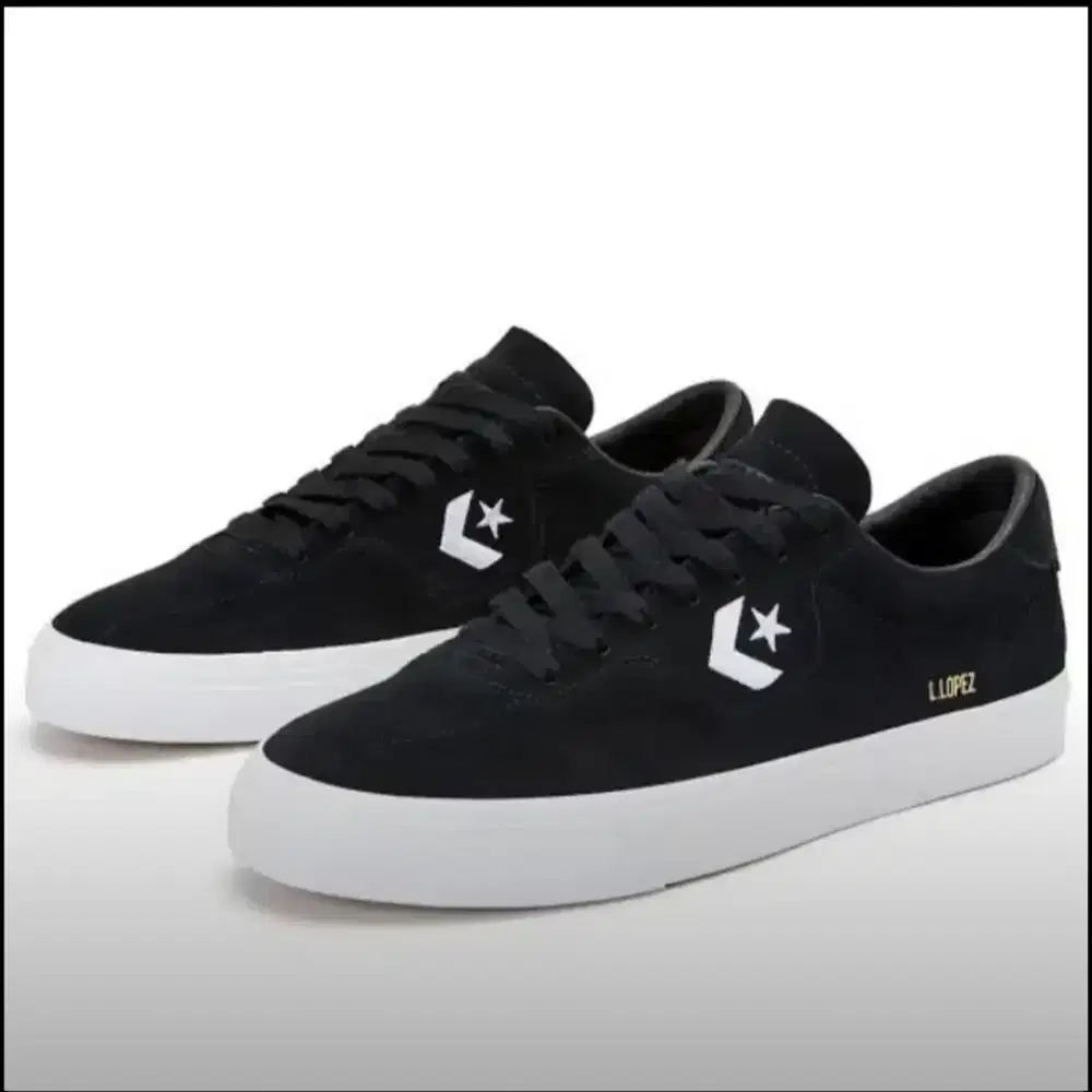 Converse Llopez size 43
Kondisi used lengkap box.