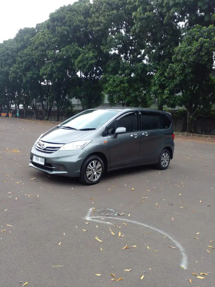 Km 80 rb Freed s 2012 facelif
