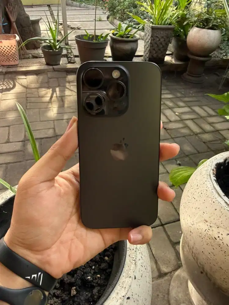 Iphone 15pro black titanium