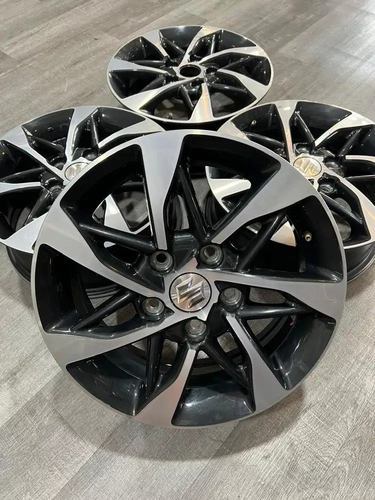 Velg oem ertiga 2023 r15 ada 4pc