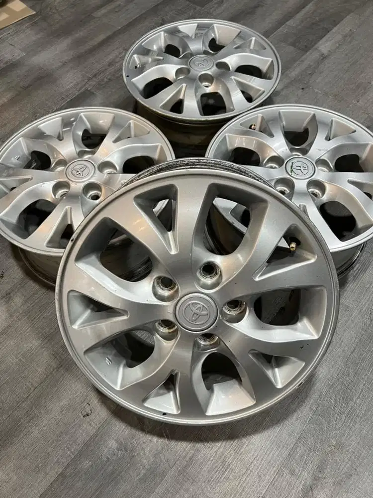 Velg oem innova v 2014 r15 ada 4pc