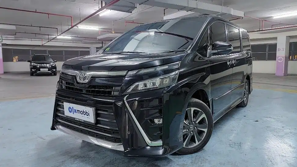 Nego Sampai Deal  14JT - Toyota Voxy 2.0 Bensin-AT 2018 Hitam