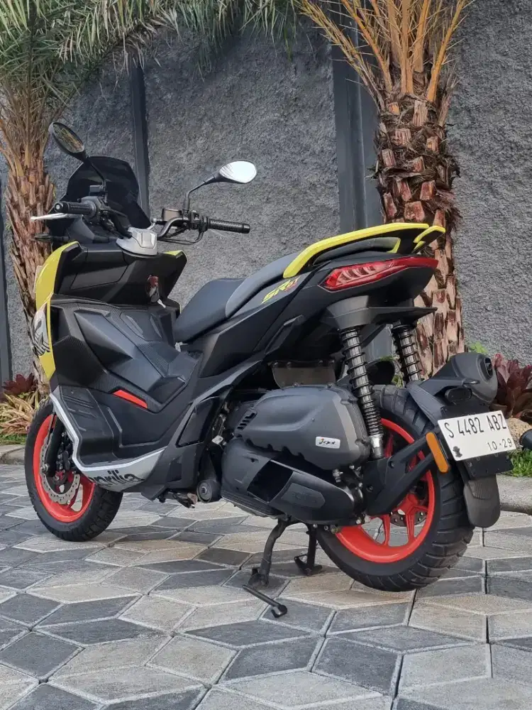 Aprilia SR GT 200 pmk 2024 ABS IGet Hitam Kuning Odo 1rb Like New