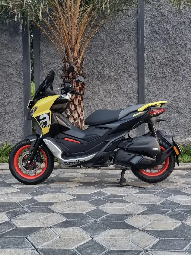 Aprilia SR GT 200 pmk 2024 ABS IGet Hitam Kuning Odo 1rb Like New