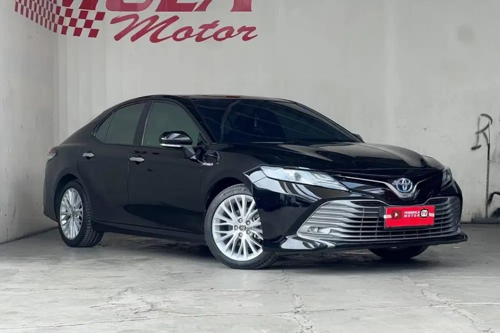 TOYOTA CAMRY HYBRID 2.4 A/T 2019 HITAM