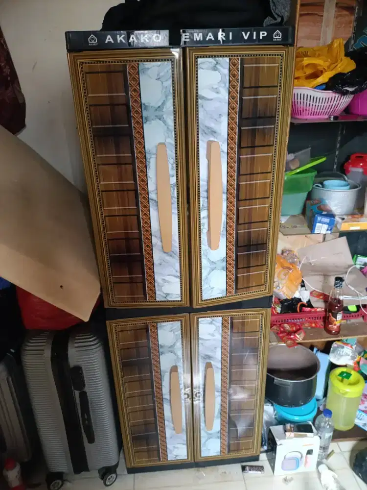 Lemari plastik 200
