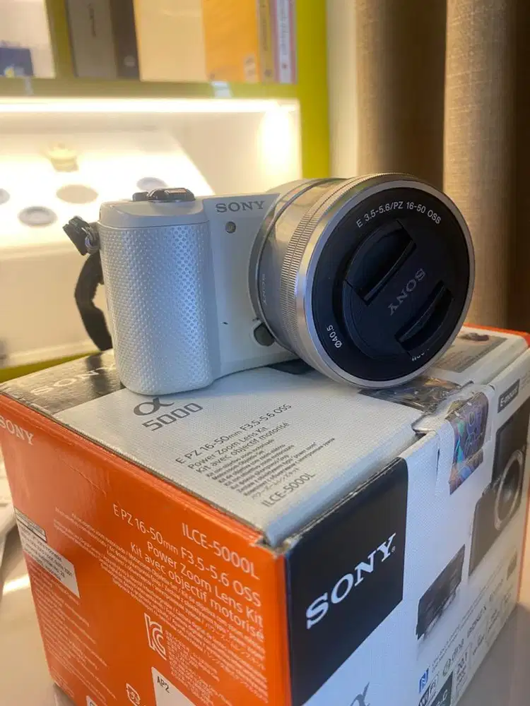 Jual Kamera Mirrorless Sony a5000 white good condition