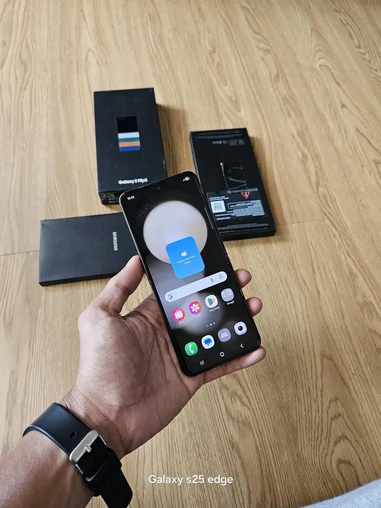 Samsung Galaxy Z Flip 5 12/512GB Sein Fullset