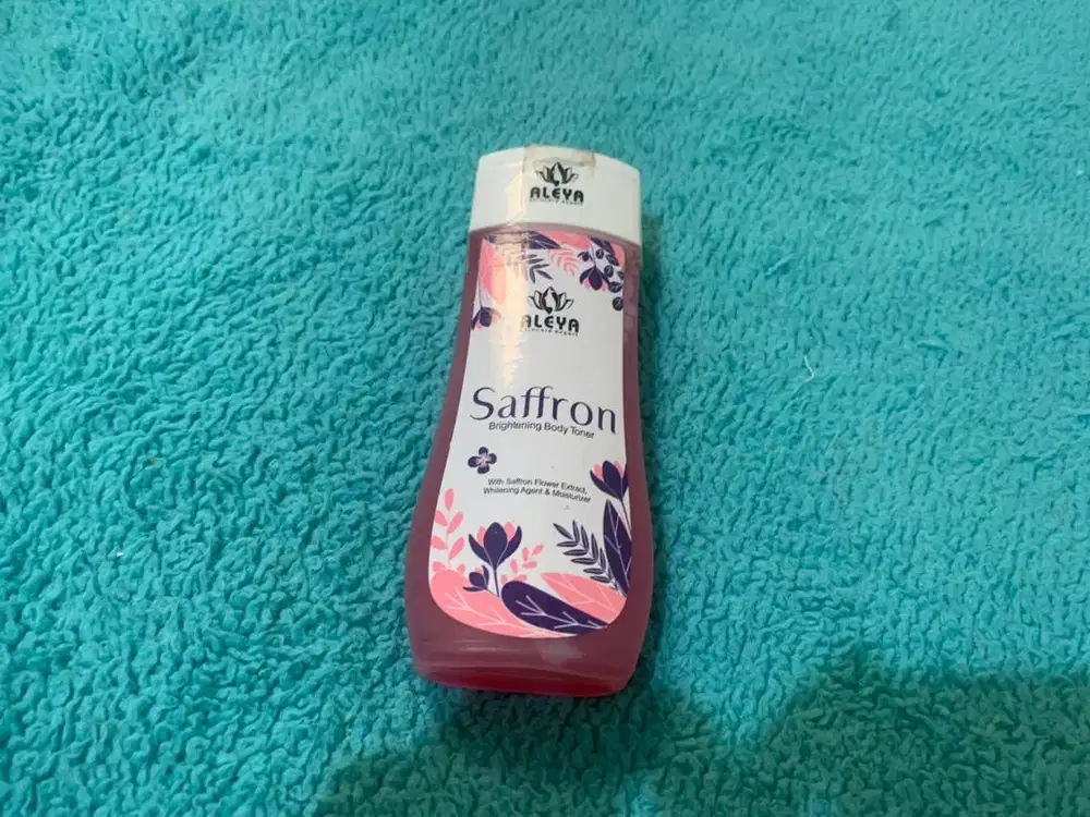 Saffron brightening body toner