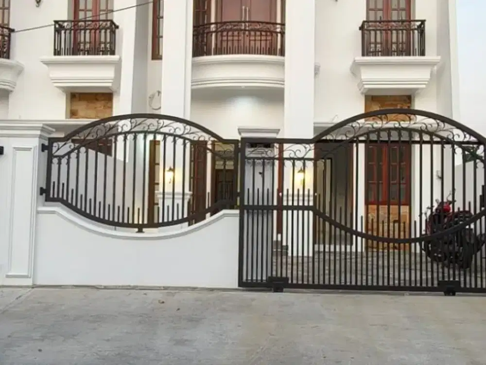 Jual Rumah Classic Modern  Mewah  Dalam Komplek Aman  Di Duren Sawit Jakarta Timur