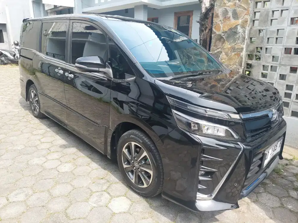 Toyota voxy 2019