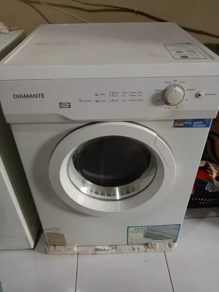 Dryer. mesin pengering pakaian laundry