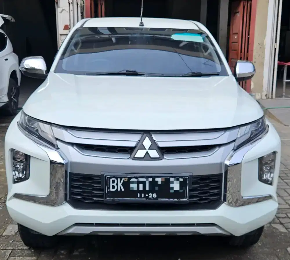 Triton Exceed Double Cabin 4x4 2021 putih