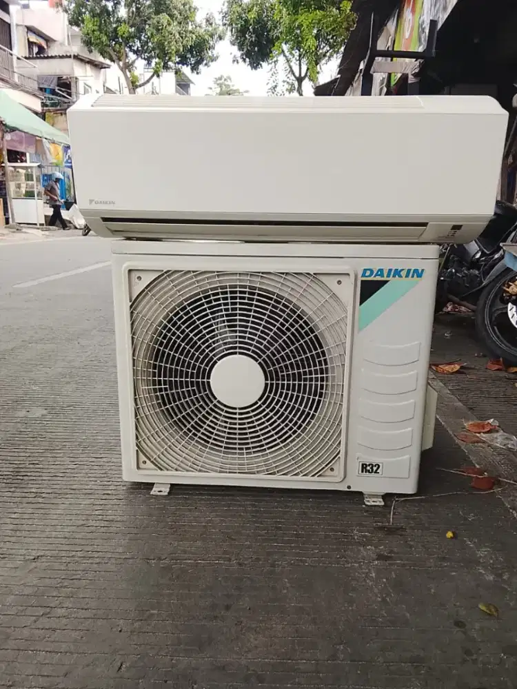 AC Daikin Malaysia 1.5 PK R 32 second