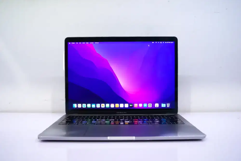 MacBook Pro 2019 13inch Touchbar.CORE i7.RAM16GB.SSD256GB