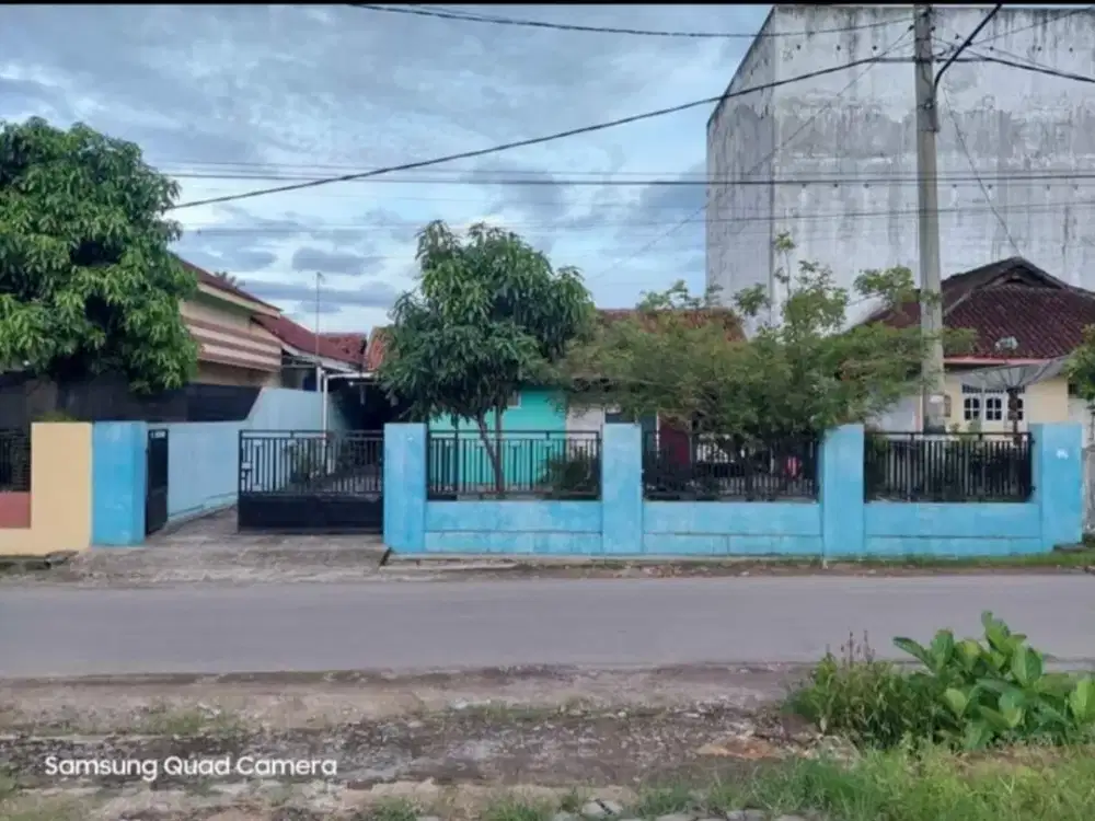 rumah pinggir jalan tataan