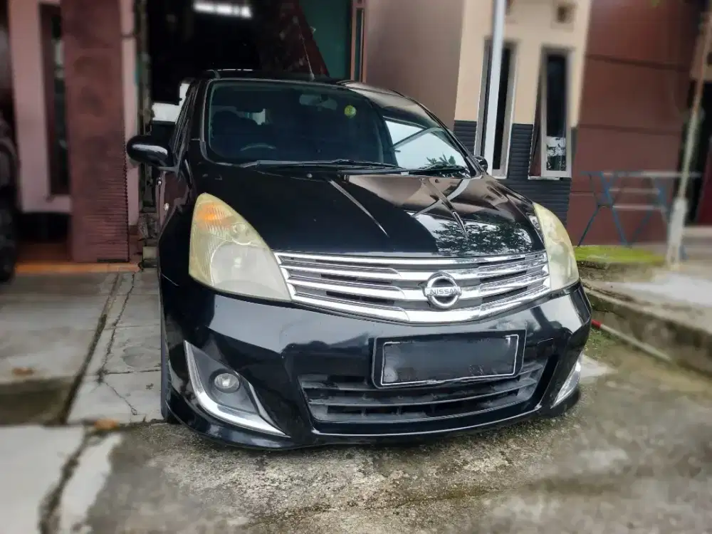 Nissan Grand Livina 1,5 XV ultimate - MT Bensin 2013 Hitam