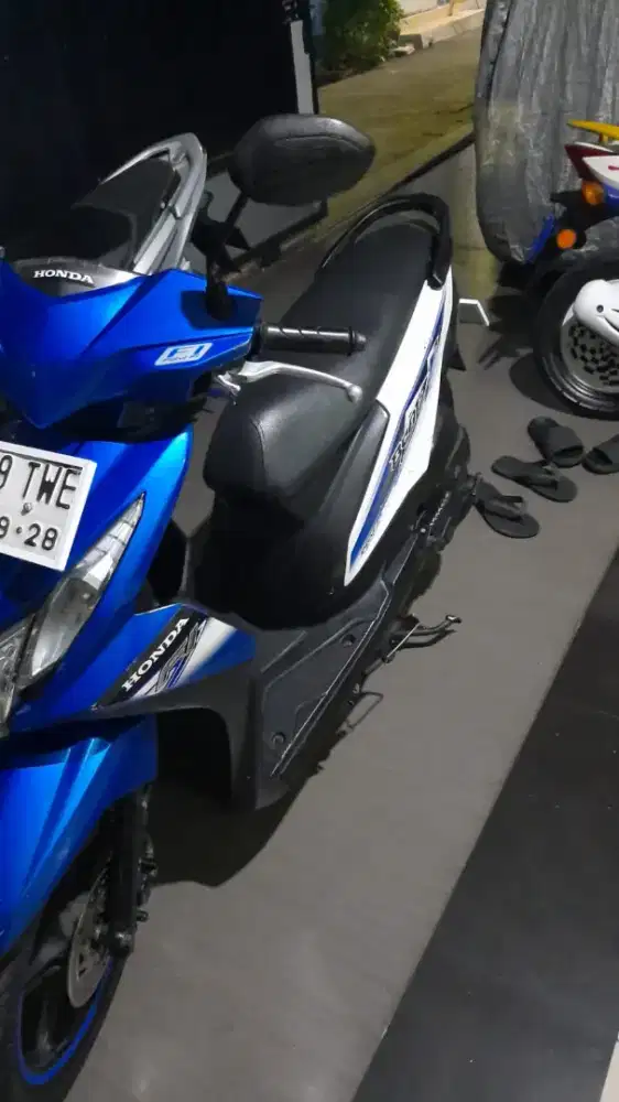Dijual sepeda motor beat 2013