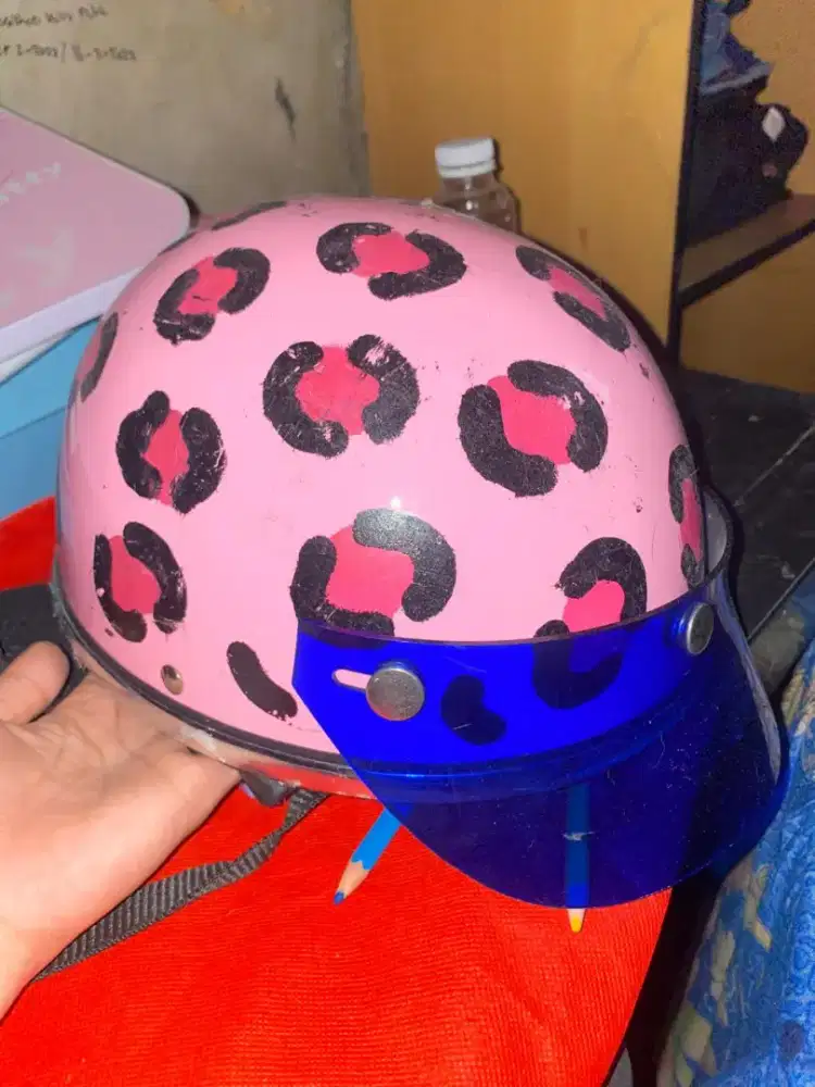 Jual helm baru minat chat