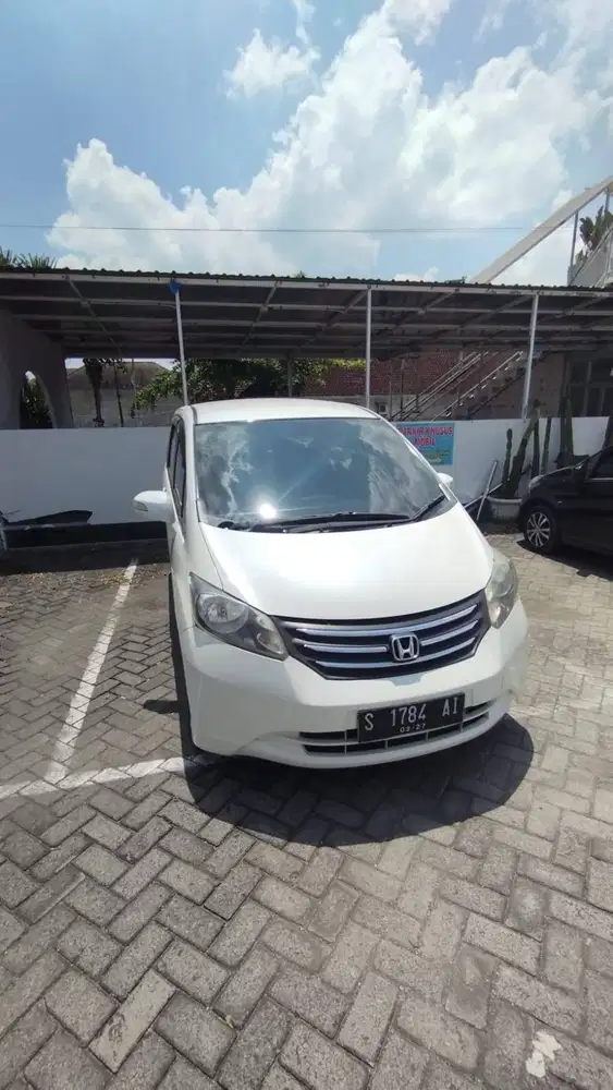 Honda freed type E 2012