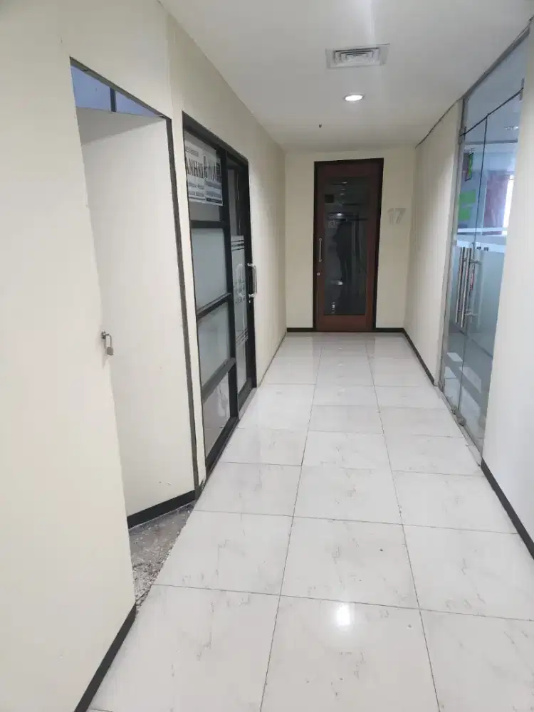 Ruang Kantor Dijual (Bare)
