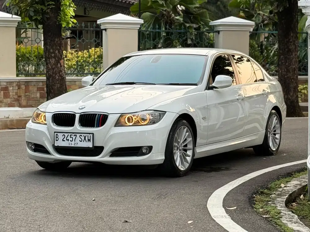 BMW 320i 2011 Bensin