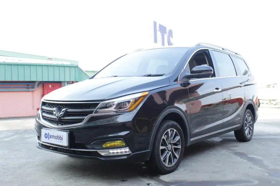 TDP 7,JT Wuling Cortez 1.8 L Lux Bensin-MT Hitam 2018
