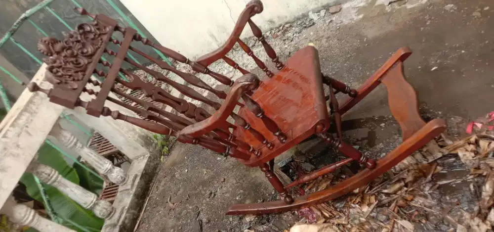 Kursi goyang Jati mahkota jepara