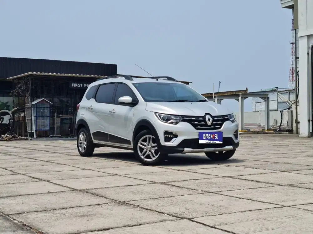 Good Condition !!! Renault Triber 1.0 RXZ Matic AT 2021 Silver KM 33RB