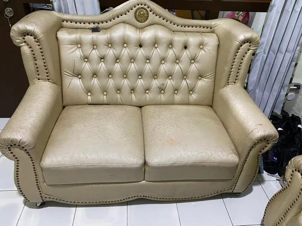 Sofa ruang tamu