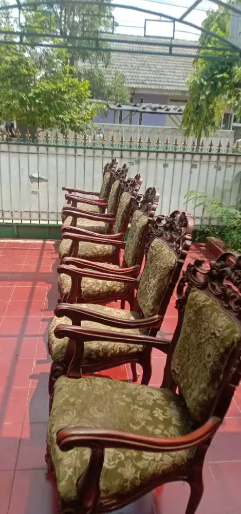 Kursi kursi makan mewah