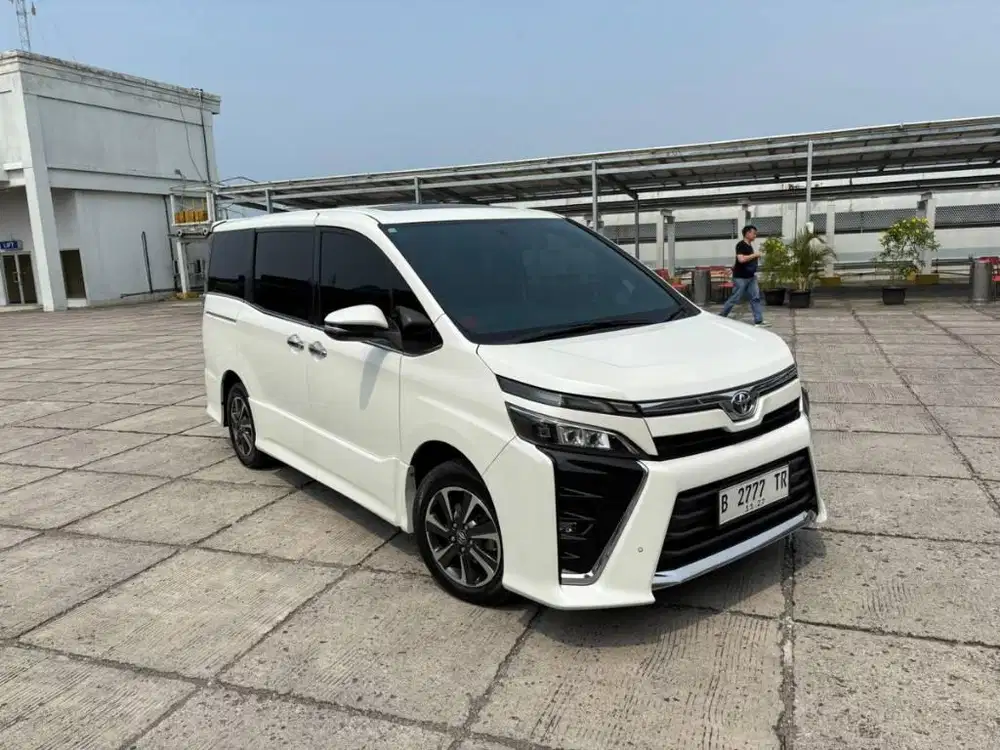 ‼️dp10‼️record Toyota Voxy 2.0 AT Putih Hitam 2017 2018