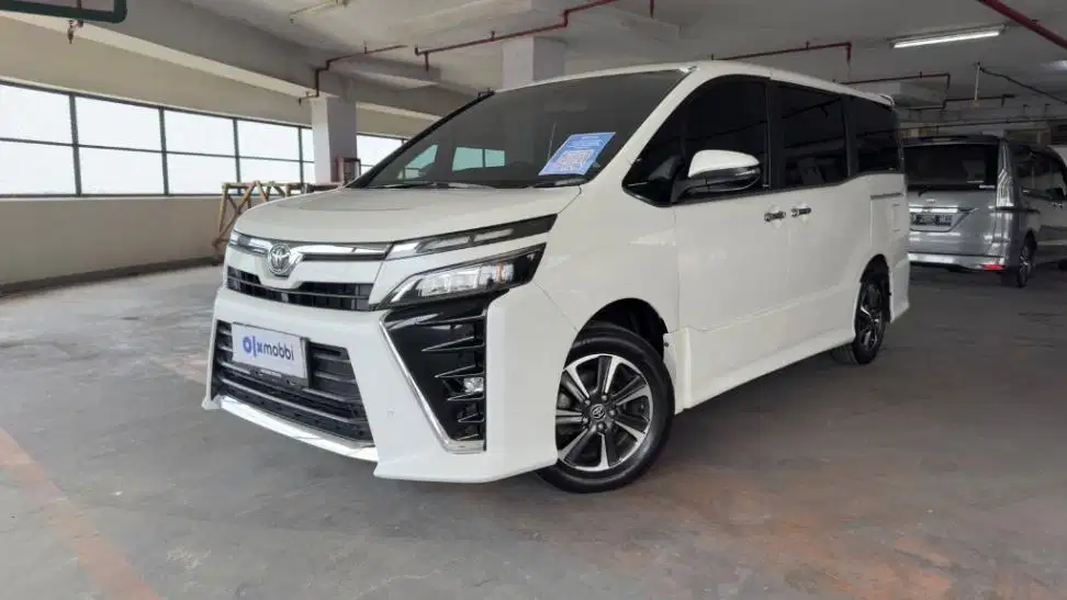 DP Rendah  17JT Toyota Voxy 2.0 Bensin-AT 2020 Putih