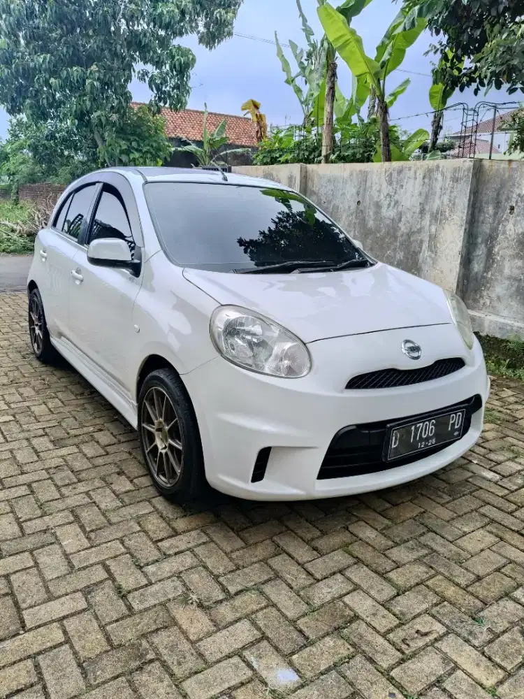 Nissan march XS Matic 10 th anniversary