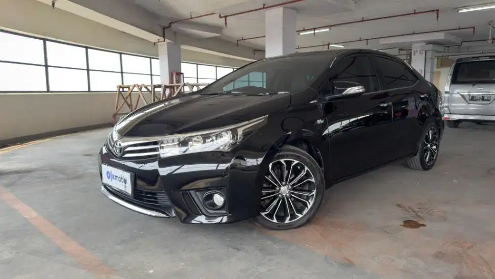 DP Rendah  9JT Toyota Corolla Altis 1.8 V Bensin-AT 2015 Hitam