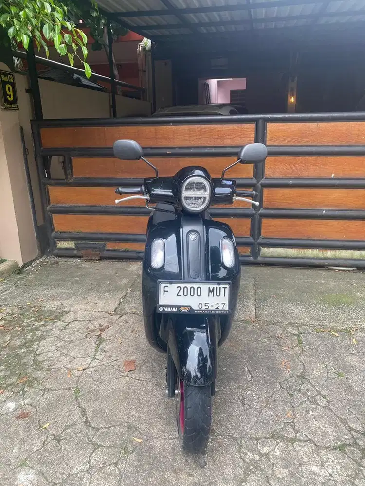 Yamaha Fazzio Hitam 2022 Retro Elegan Scoopy Vespa