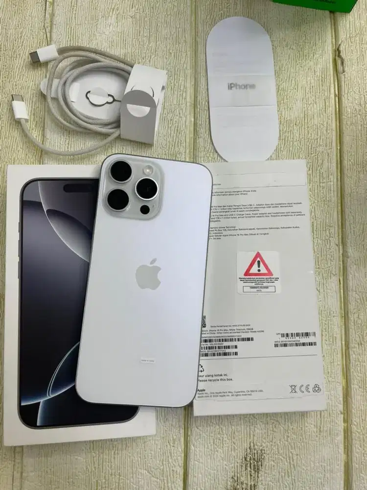 Iphone 16 pro max 256gb garansi resmi april2026