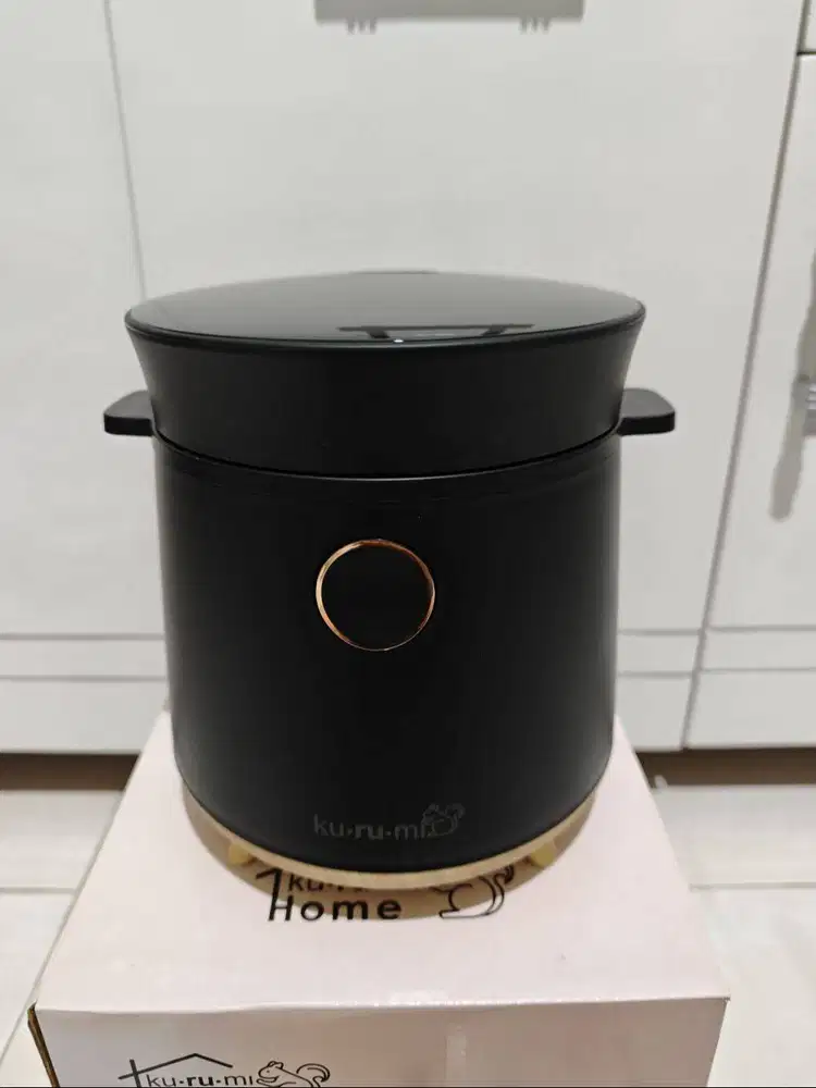 Kurumi Rice Cooker KH200 1.5 Liter 350 Watt Hitam